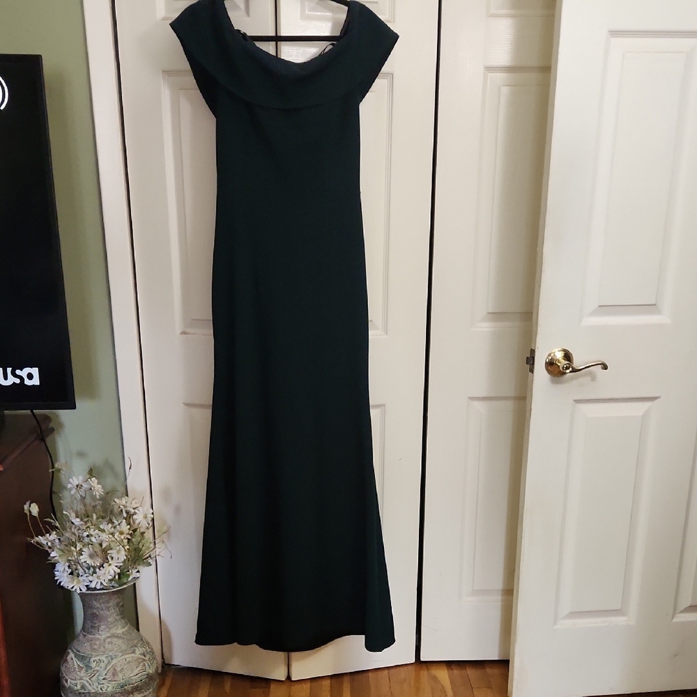 Elegant Green Evening Gown